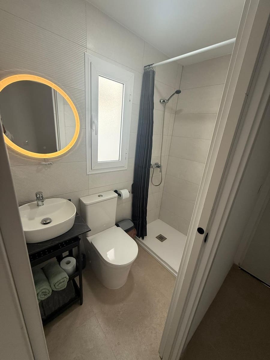 Studio for rent in Malaga city - € 750 (Ref: 9497947)