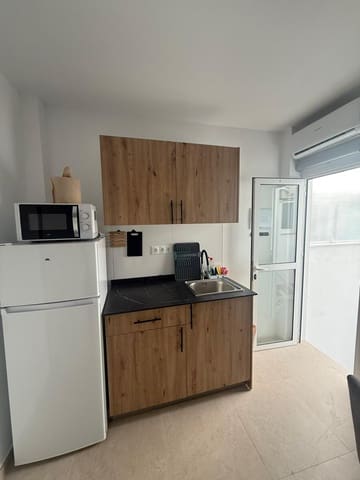 Studio for rent in Capuchinos, Málaga city - € 750 (Ref: 9497947)