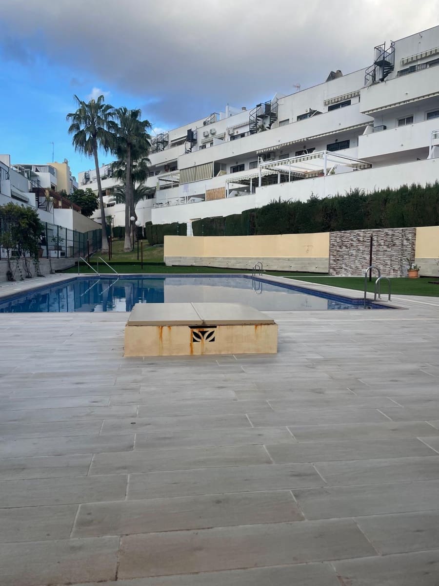 Piso de 2 habitaciones en Benalmádena en alquiler con piscina garaje - 1.200 € (Ref: 9500044)
