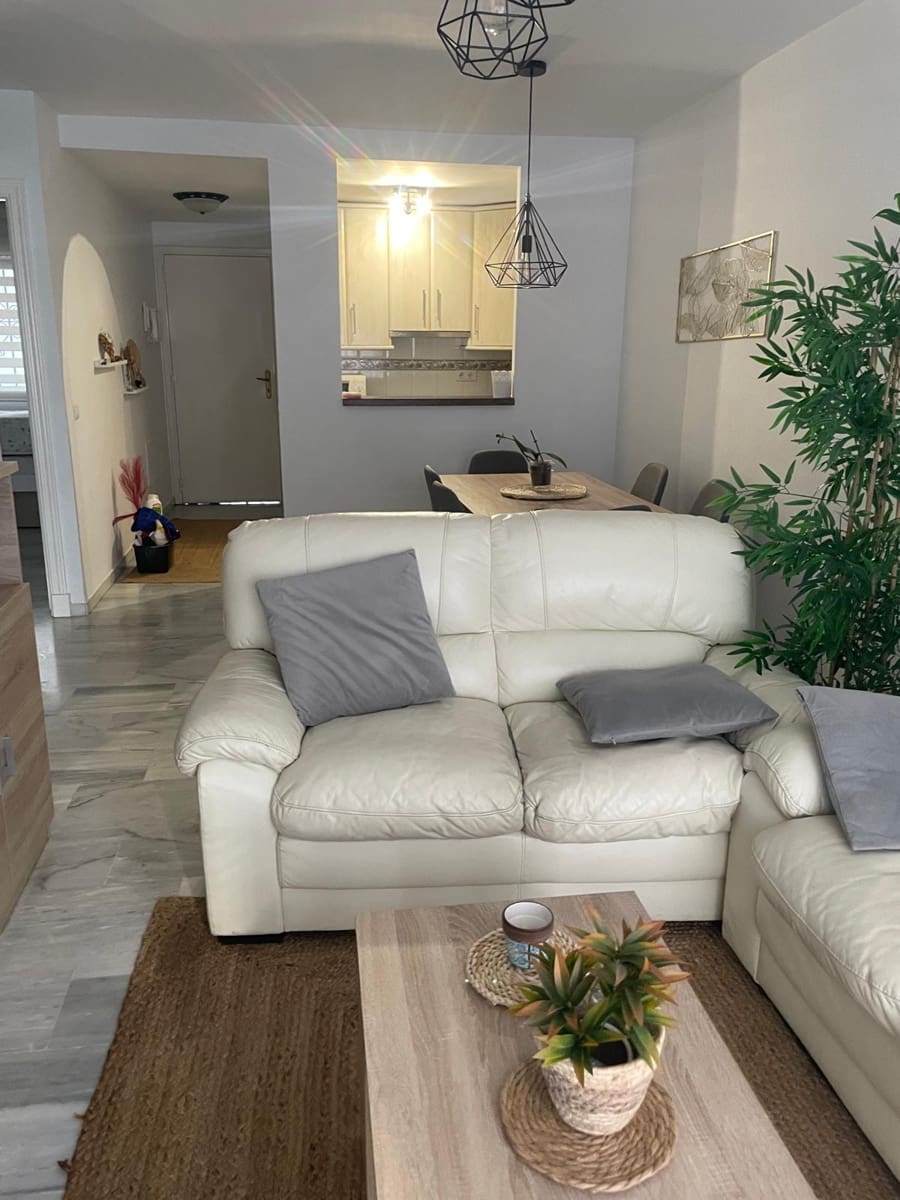 Piso de 2 habitaciones en Benalmádena en alquiler con piscina garaje - 1.200 € (Ref: 9500044)