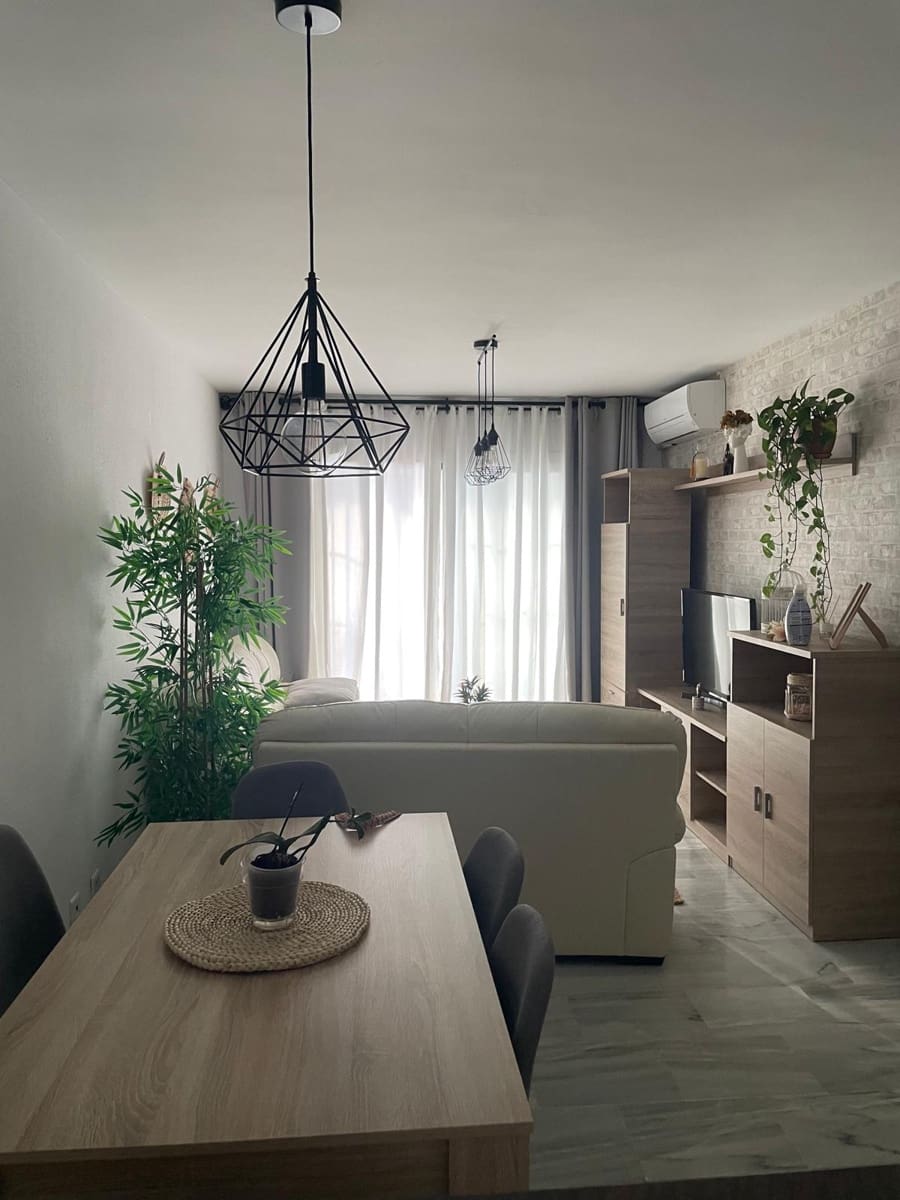 Piso de 2 habitaciones en Benalmádena en alquiler con piscina garaje - 1.200 € (Ref: 9500044)