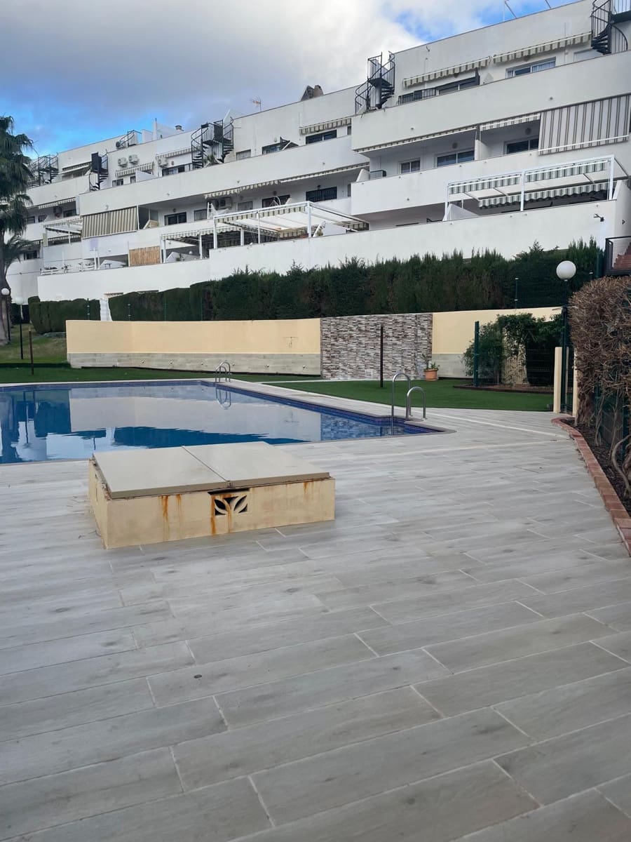 Piso de 2 habitaciones en Benalmádena en alquiler con piscina garaje - 1.200 € (Ref: 9500044)