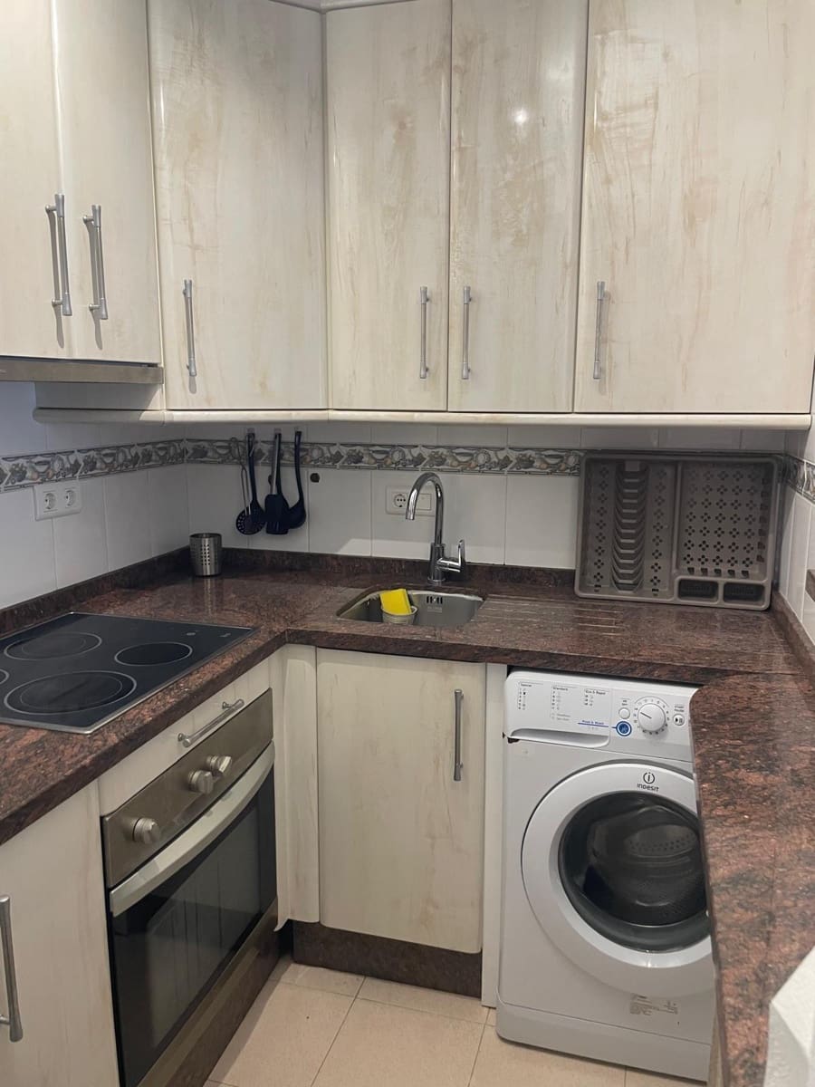 Piso de 2 habitaciones en Benalmádena en alquiler con piscina garaje - 1.200 € (Ref: 9500044)