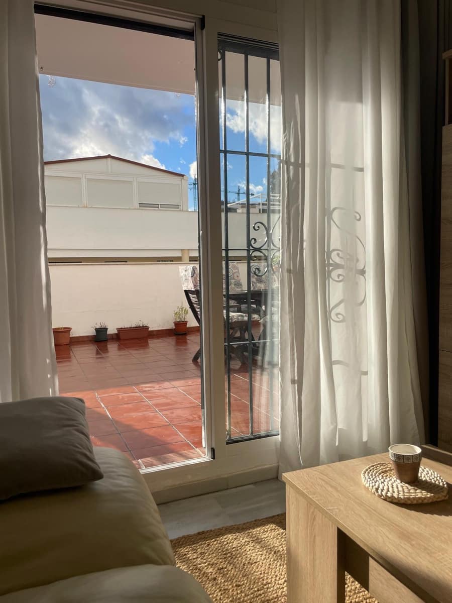 Piso de 2 habitaciones en Benalmádena en alquiler con piscina garaje - 1.200 € (Ref: 9500044)