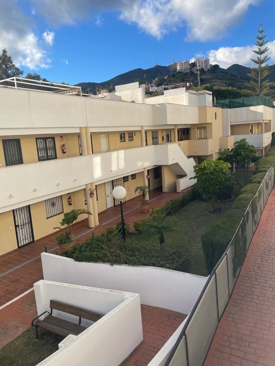 Piso de 2 habitaciones en Benalmádena en alquiler con piscina garaje - 1.200 € (Ref: 9500044)