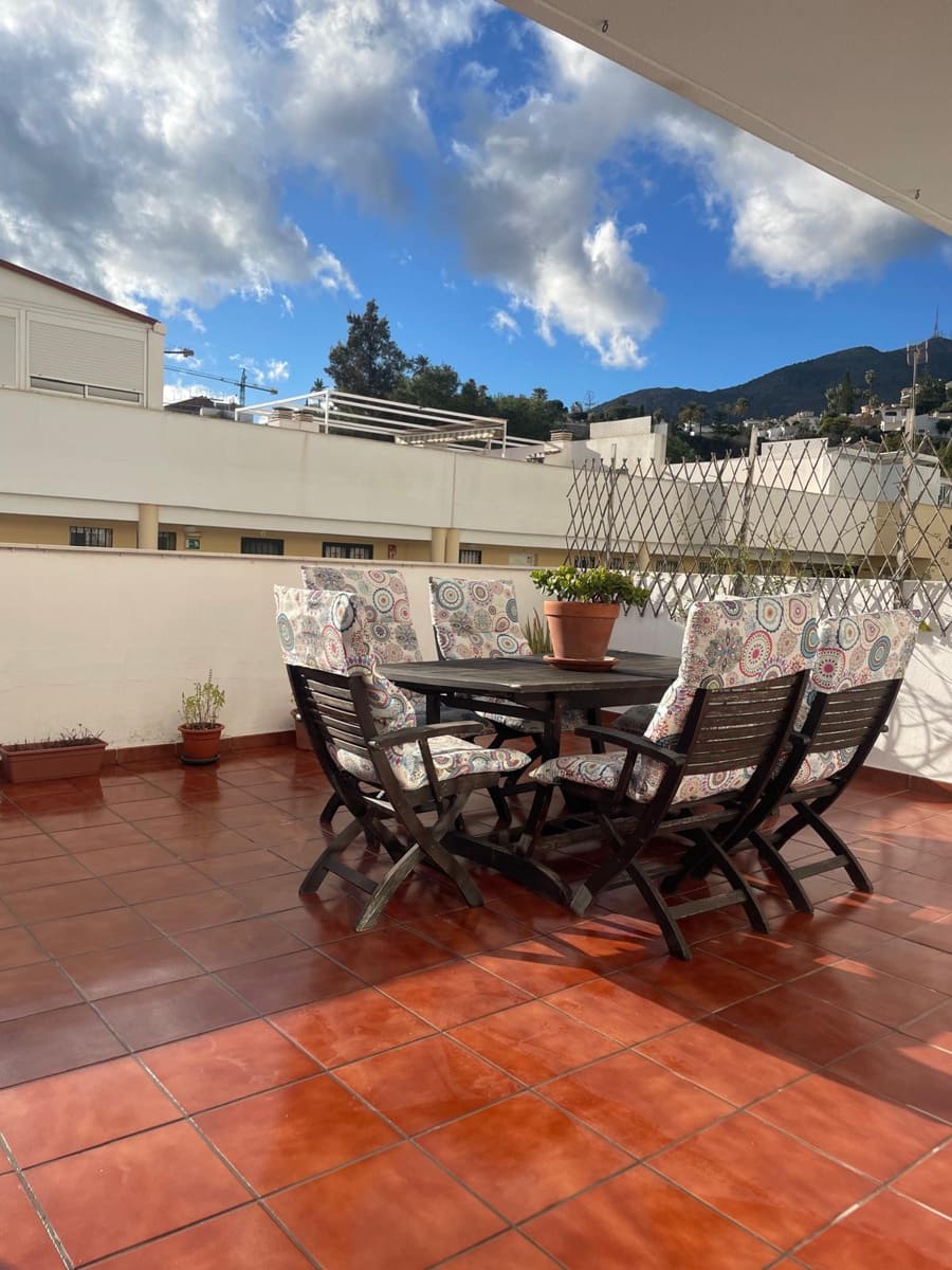 Piso de 2 habitaciones en Benalmádena en alquiler con piscina garaje - 1.200 € (Ref: 9500044)