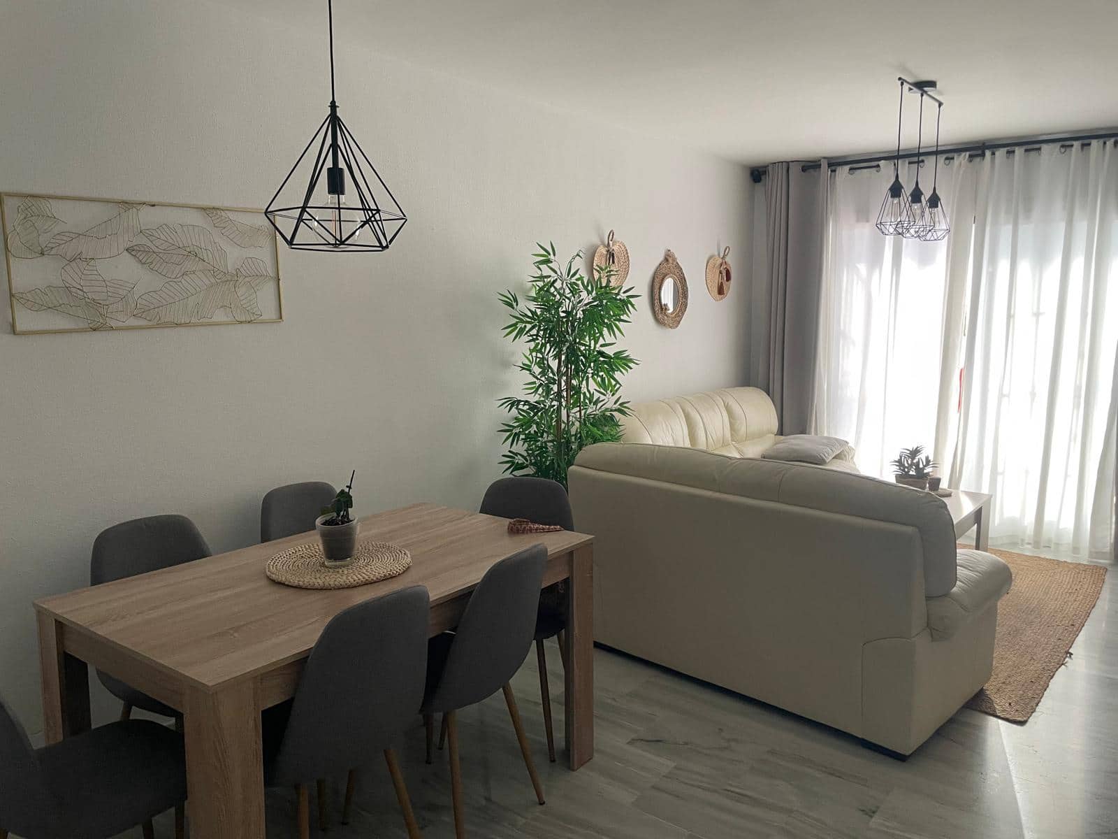 Piso de 2 habitaciones en Benalmádena en alquiler con piscina garaje - 1.200 € (Ref: 9500044)