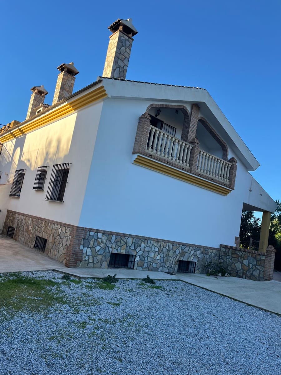 4 bedroom Finca/Country House for rent in Sedella with pool garage - € 1,500 (Ref: 9508006)