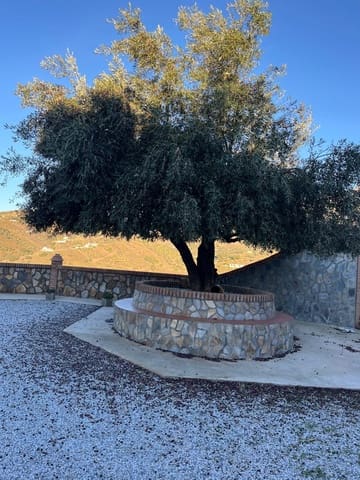 4 soveværelse Finca/Landehus til leje i Sedella med swimmingpool garage - € 1.500 (Ref: 9508006)