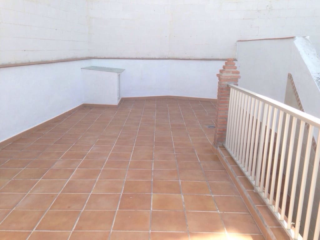 3 bedroom Townhouse for rent in Casabermeja - € 800 (Ref: 9523274)