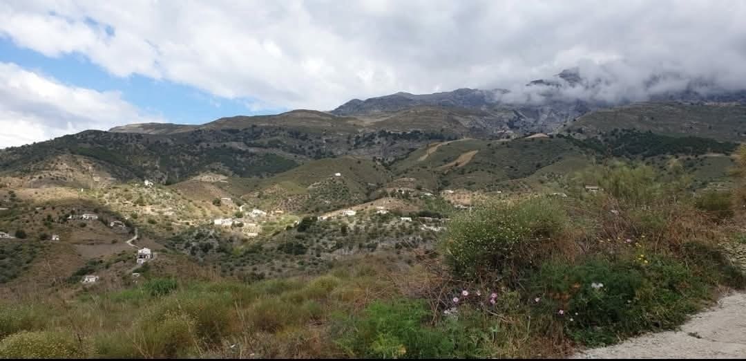 3 bedroom Townhouse for rent in Sedella with garage - € 800 (Ref: 9538884)