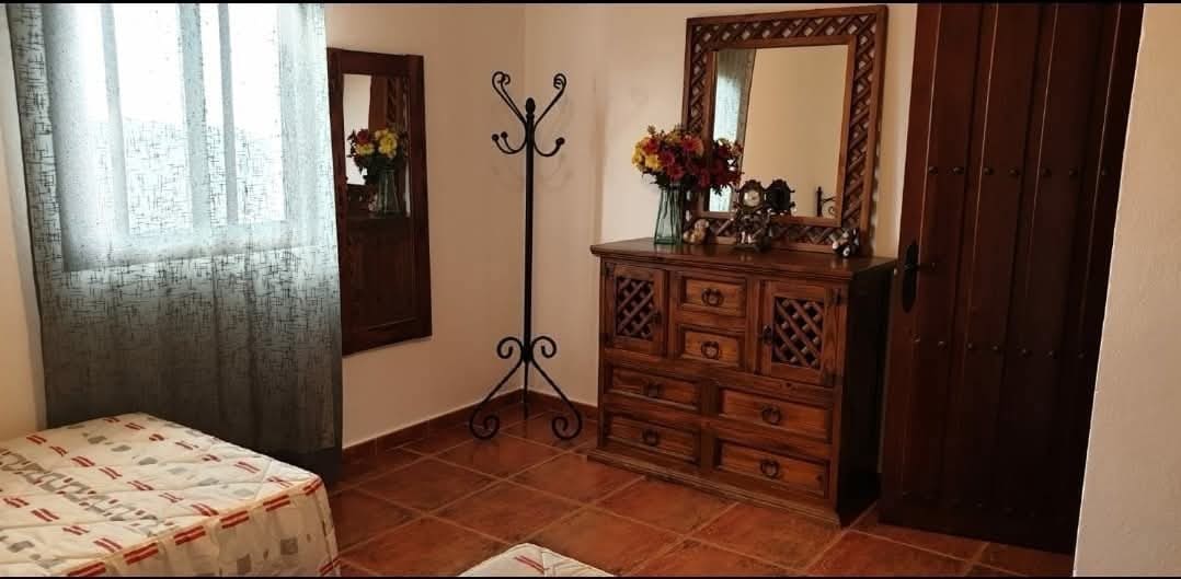 3 bedroom Townhouse for rent in Sedella with garage - € 800 (Ref: 9538884)