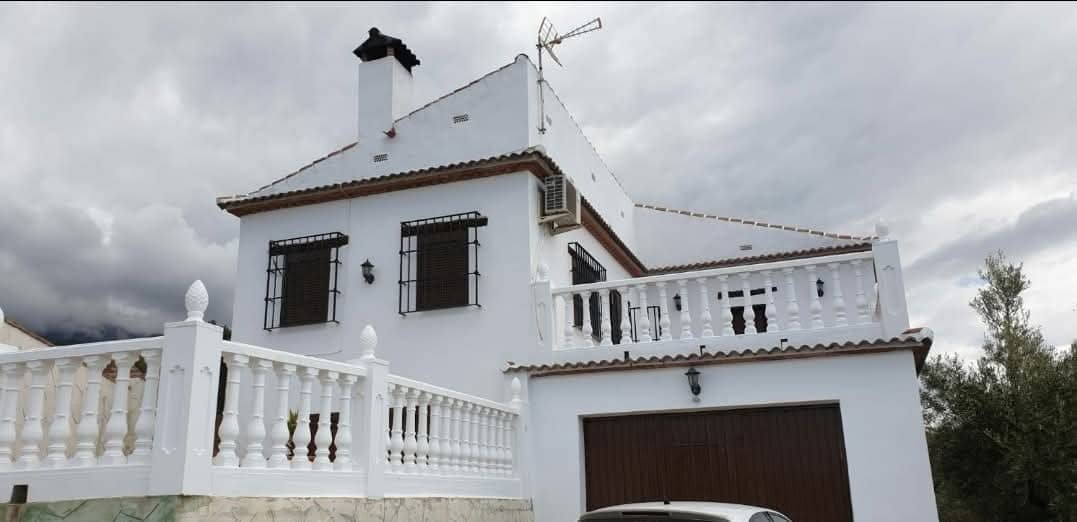 3 bedroom Townhouse for rent in Sedella with garage - € 800 (Ref: 9538884)