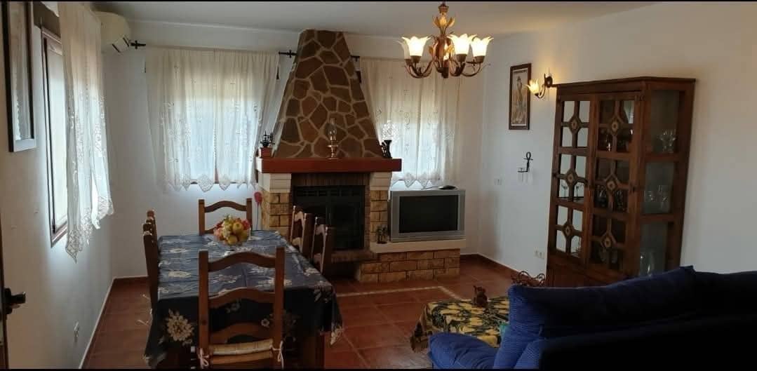 3 bedroom Townhouse for rent in Sedella with garage - € 800 (Ref: 9538884)