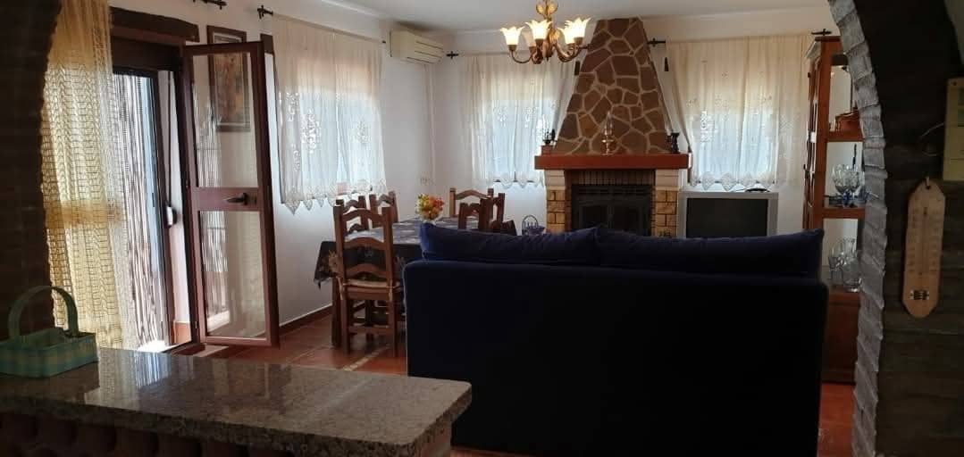 3 bedroom Townhouse for rent in Sedella with garage - € 800 (Ref: 9538884)