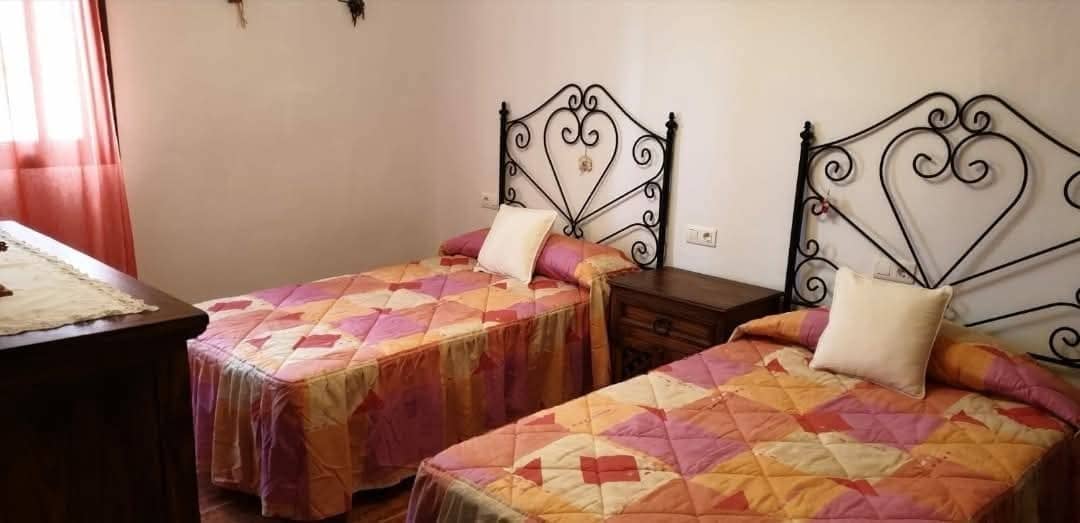 3 bedroom Townhouse for rent in Sedella with garage - € 800 (Ref: 9538884)