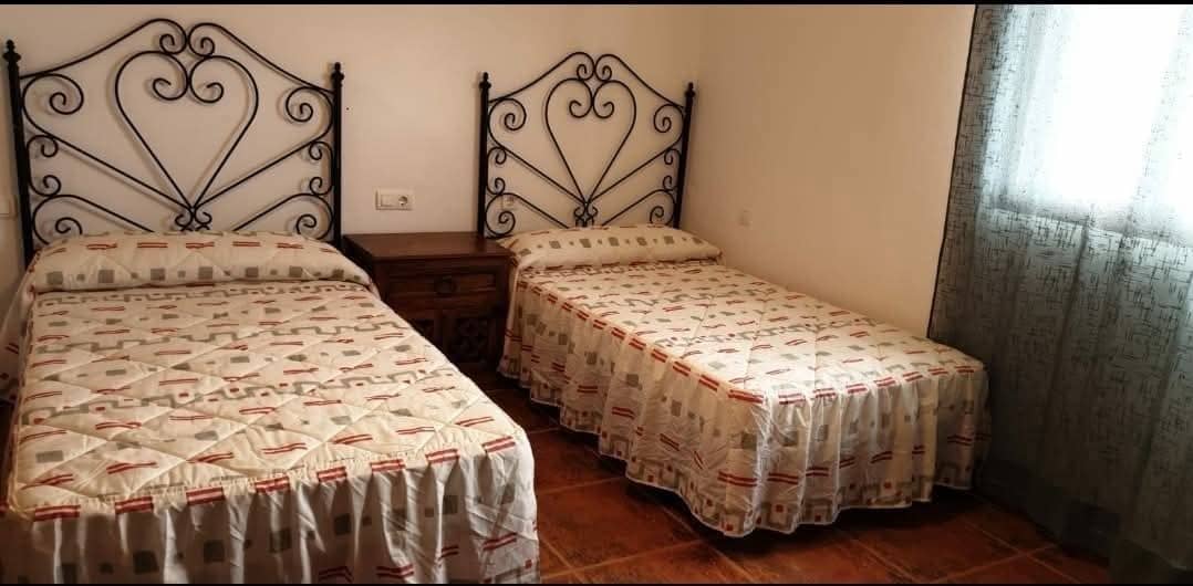 3 bedroom Townhouse for rent in Sedella with garage - € 800 (Ref: 9538884)