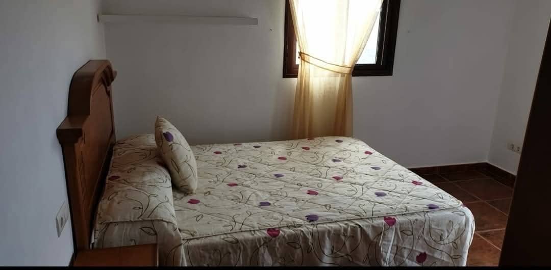 3 bedroom Townhouse for rent in Sedella with garage - € 800 (Ref: 9538884)