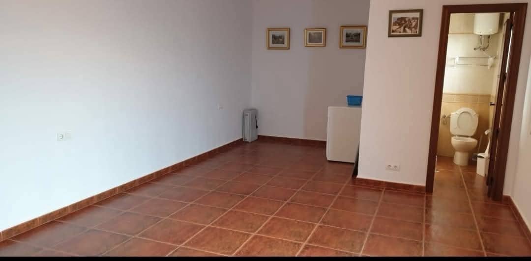 3 bedroom Townhouse for rent in Sedella with garage - € 800 (Ref: 9538884)