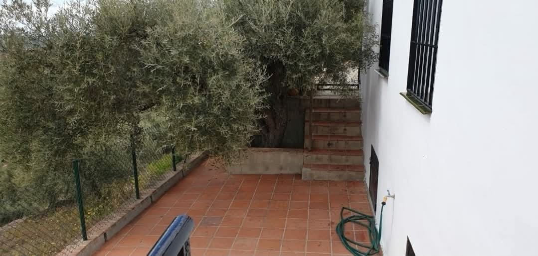 3 bedroom Townhouse for rent in Sedella with garage - € 800 (Ref: 9538884)