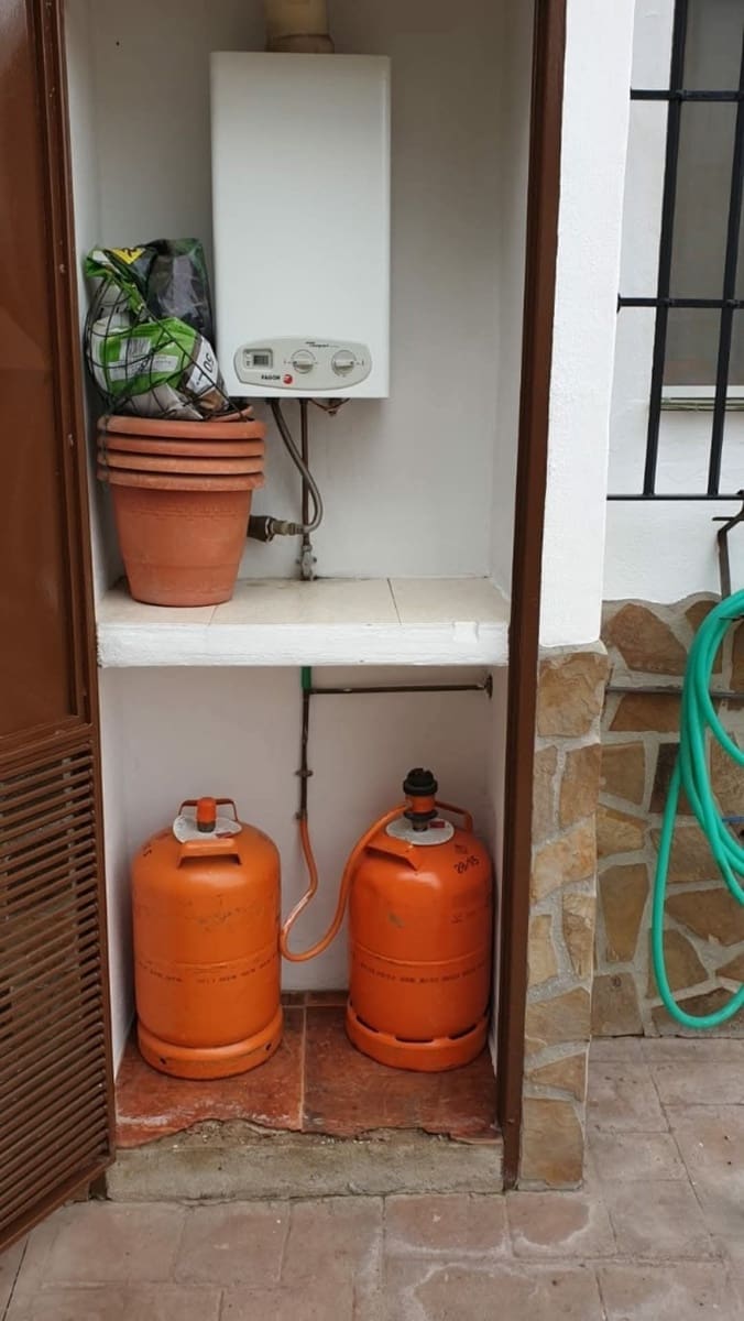 3 bedroom Townhouse for rent in Sedella with garage - € 800 (Ref: 9538884)