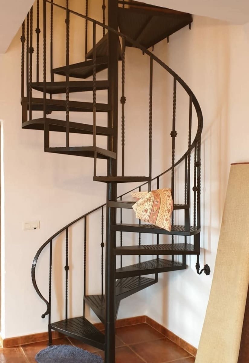 3 bedroom Townhouse for rent in Sedella with garage - € 800 (Ref: 9538884)