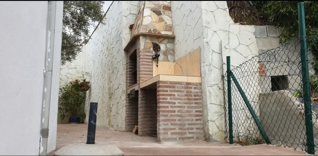 3 bedroom Townhouse for rent in Sedella with garage - € 800 (Ref: 9538884)