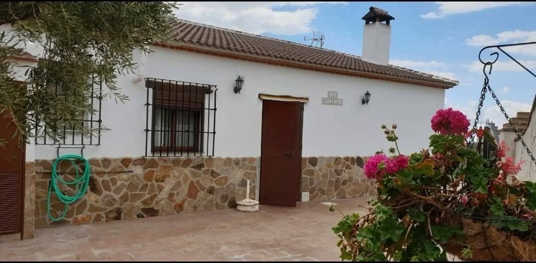 3 bedroom Townhouse for rent in Sedella with garage - € 800 (Ref: 9538884)
