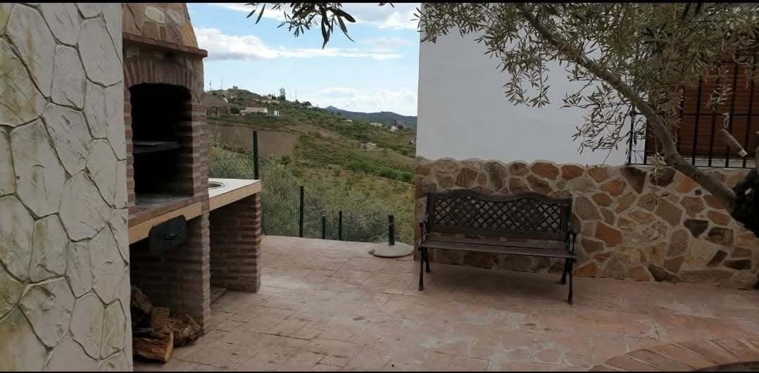 3 bedroom Townhouse for rent in Sedella with garage - € 800 (Ref: 9538884)