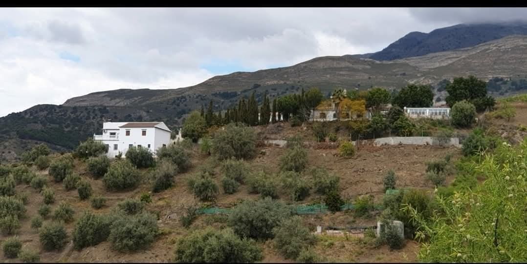 3 bedroom Townhouse for rent in Sedella with garage - € 800 (Ref: 9538884)