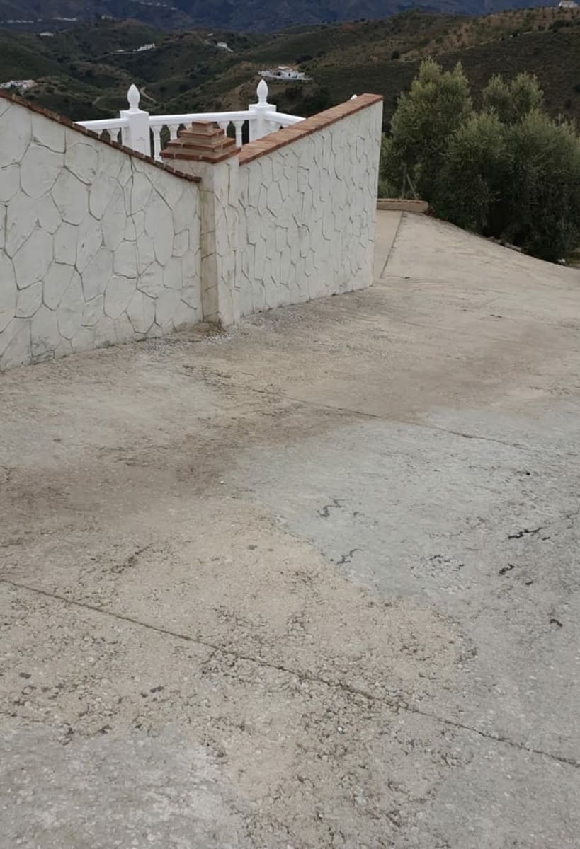 3 bedroom Townhouse for rent in Sedella with garage - € 800 (Ref: 9538884)