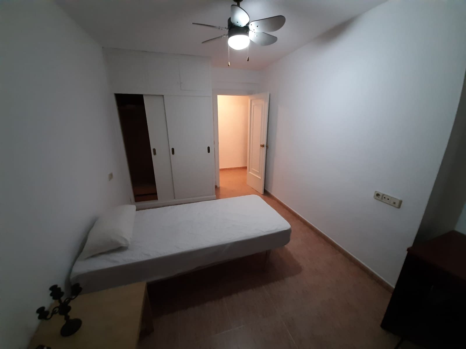 4 sovrum Lägenhet att hyra i Malaga stad - 1 350 € (Ref: 9540572)