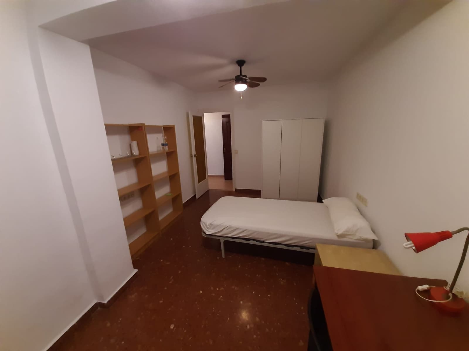 4 sovrum Lägenhet att hyra i Malaga stad - 1 350 € (Ref: 9540572)