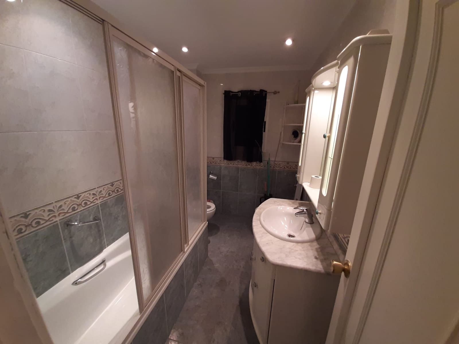 4 sovrum Lägenhet att hyra i Malaga stad - 1 350 € (Ref: 9540572)