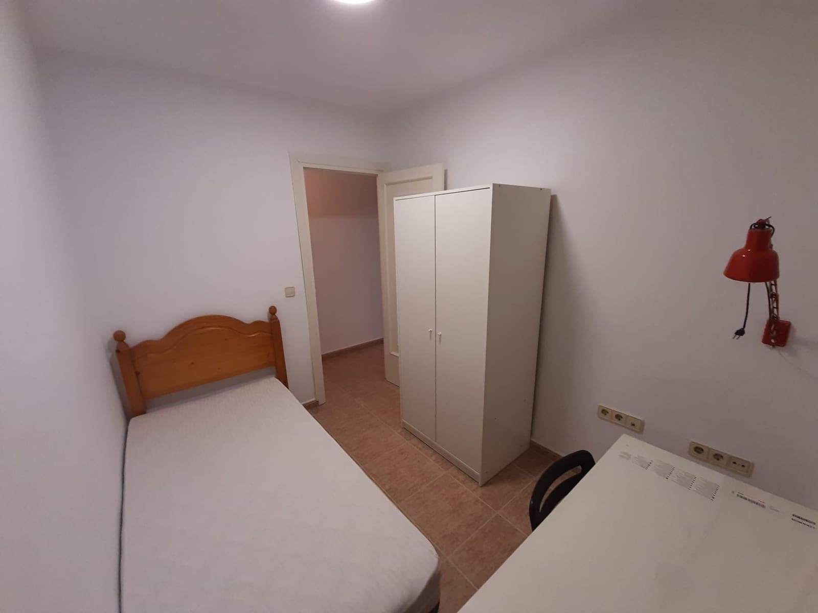 4 sovrum Lägenhet att hyra i Malaga stad - 1 350 € (Ref: 9540572)