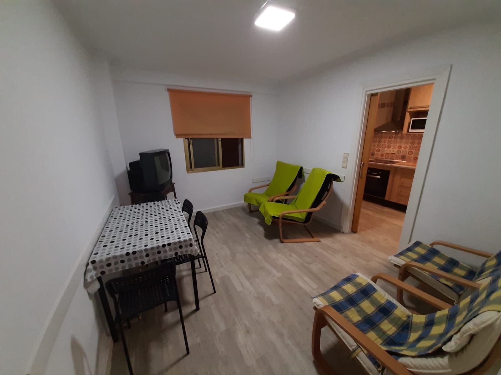 4 sovrum Lägenhet att hyra i Malaga stad - 1 350 € (Ref: 9540572)