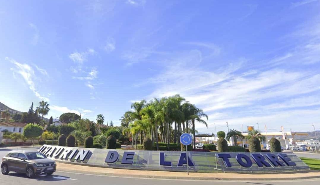 3 sypialnia Dom szeregowy do wynajęcia w Alhaurin de la Torre z basenem garażem - 1 850 € (Ref: 9624119)