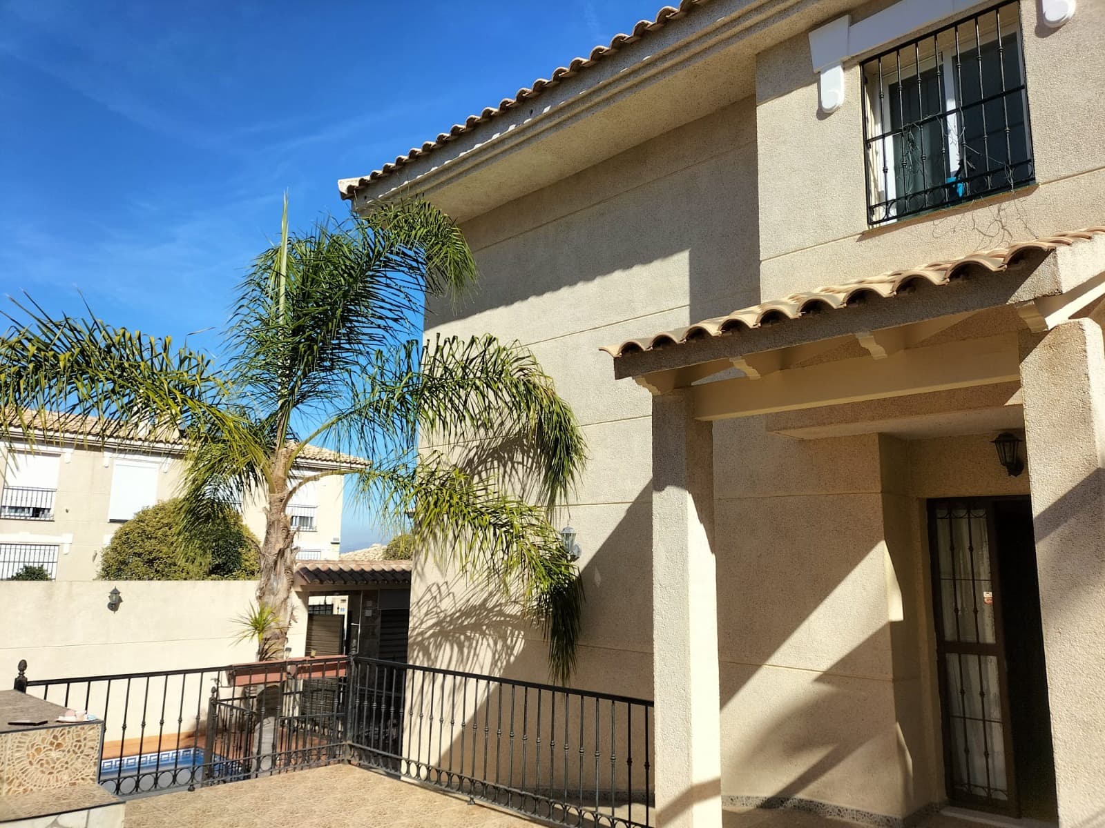 3 sypialnia Dom szeregowy do wynajęcia w Alhaurin de la Torre z basenem garażem - 1 850 € (Ref: 9624119)