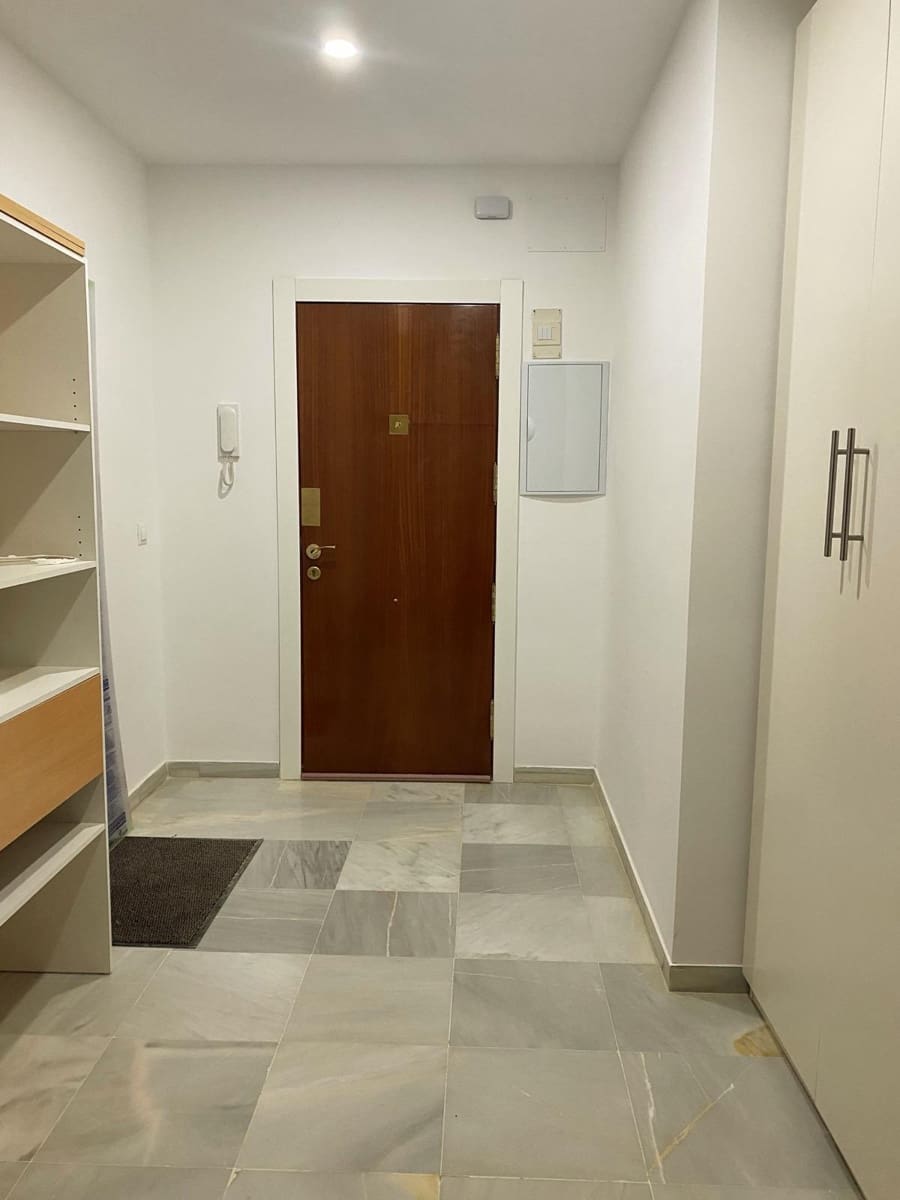 Loft for rent in Malaga city - € 1,000 (Ref: 9649959)