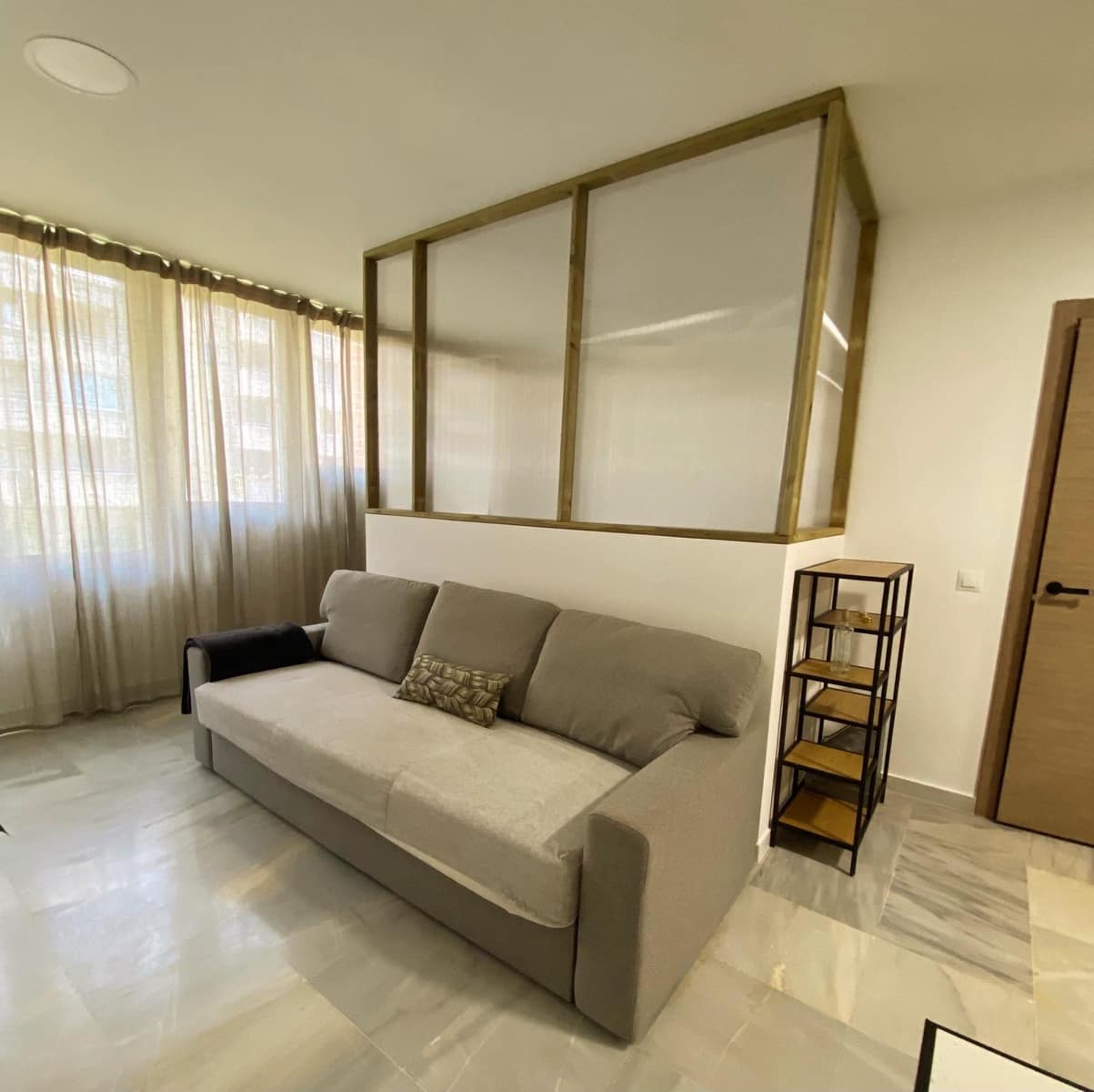 Loft for rent in Malaga city - € 1,000 (Ref: 9649959)