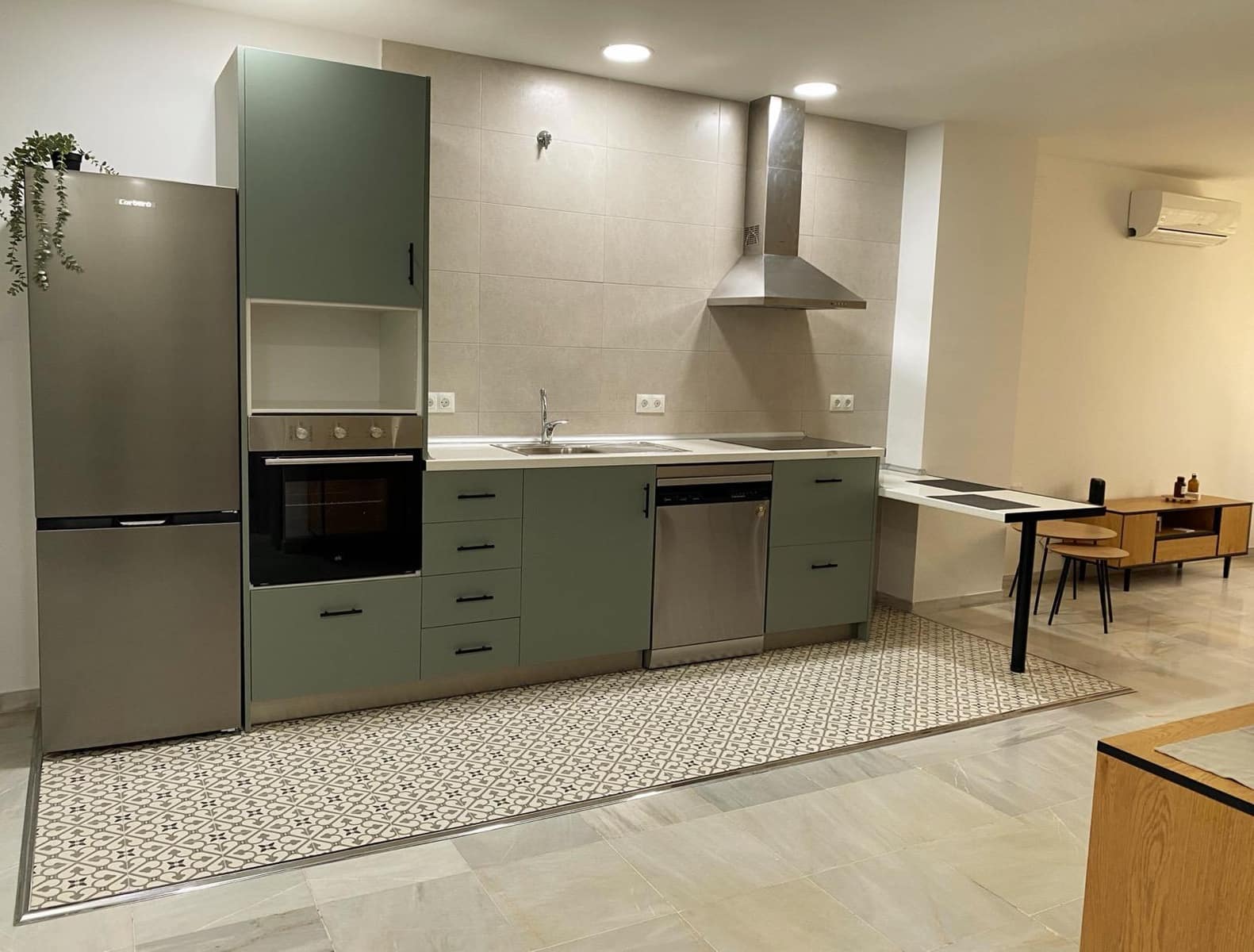 Loft for rent in Malaga city - € 1,000 (Ref: 9649959)