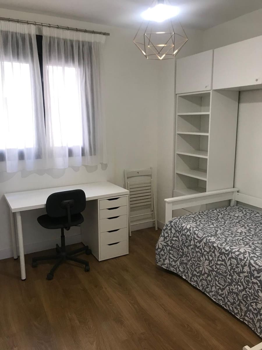 2 makuuhuone Asunto vuokrattavana paikassa Malaga kaupunki mukana uima-altaan - 1 550 € (Ref: 9665476)