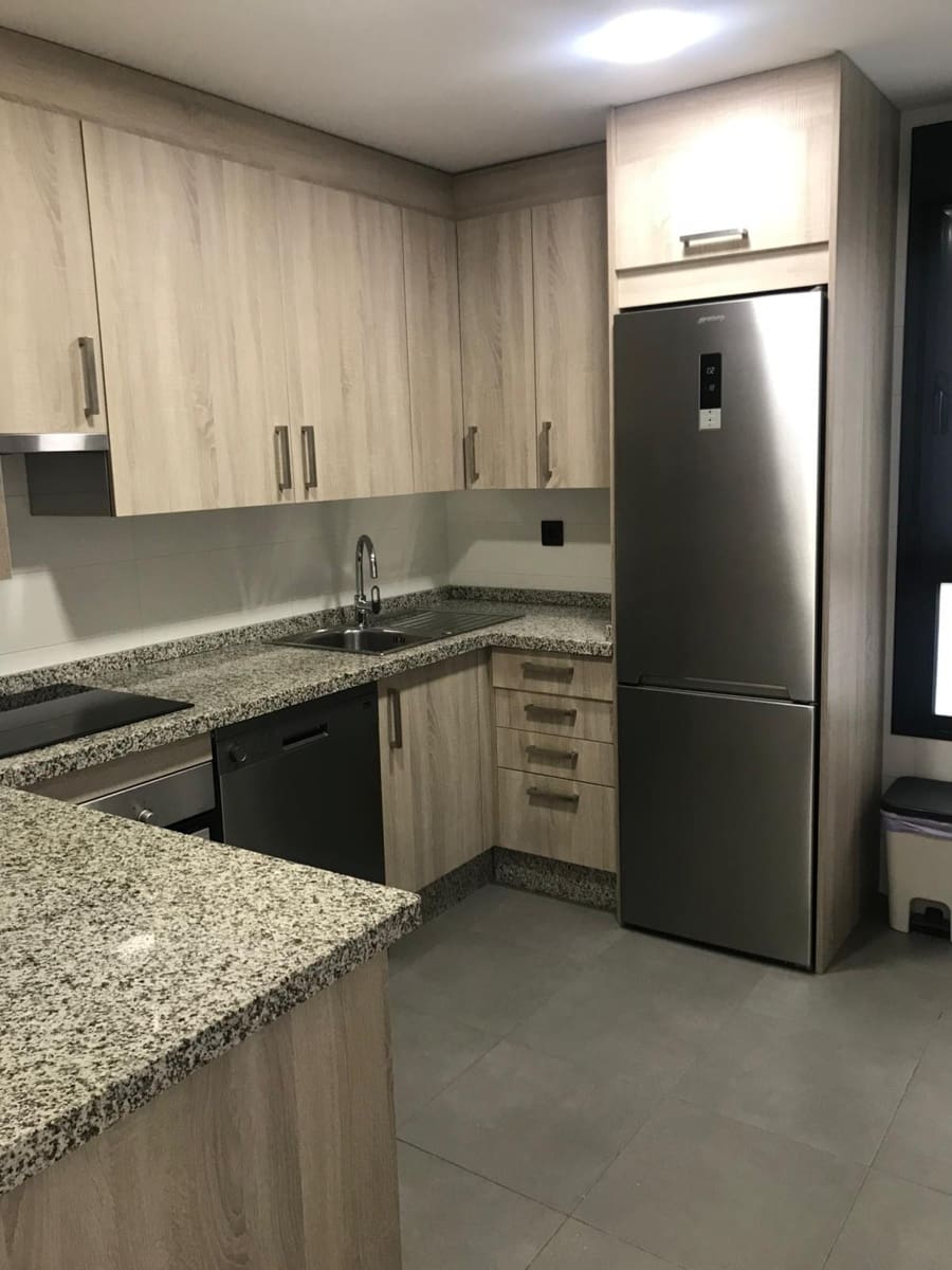 2 makuuhuone Asunto vuokrattavana paikassa Malaga kaupunki mukana uima-altaan - 1 550 € (Ref: 9665476)