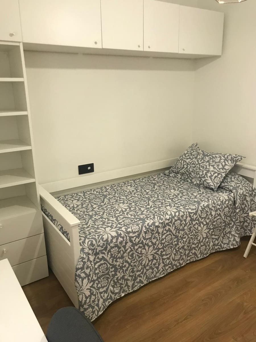 2 makuuhuone Asunto vuokrattavana paikassa Malaga kaupunki mukana uima-altaan - 1 550 € (Ref: 9665476)