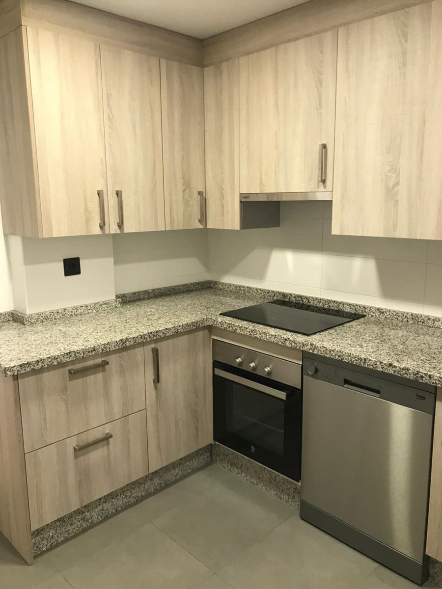 2 makuuhuone Asunto vuokrattavana paikassa Malaga kaupunki mukana uima-altaan - 1 550 € (Ref: 9665476)