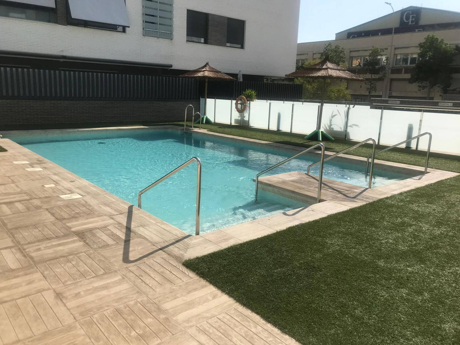 2 makuuhuone Asunto vuokrattavana paikassa Malaga kaupunki mukana uima-altaan - 1 550 € (Ref: 9665476)