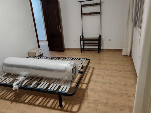 Ático de 2 habitaciones en Zona Puerto Deportivo, Fuengirola en alquiler - 1.500 € (Ref: 9665535)