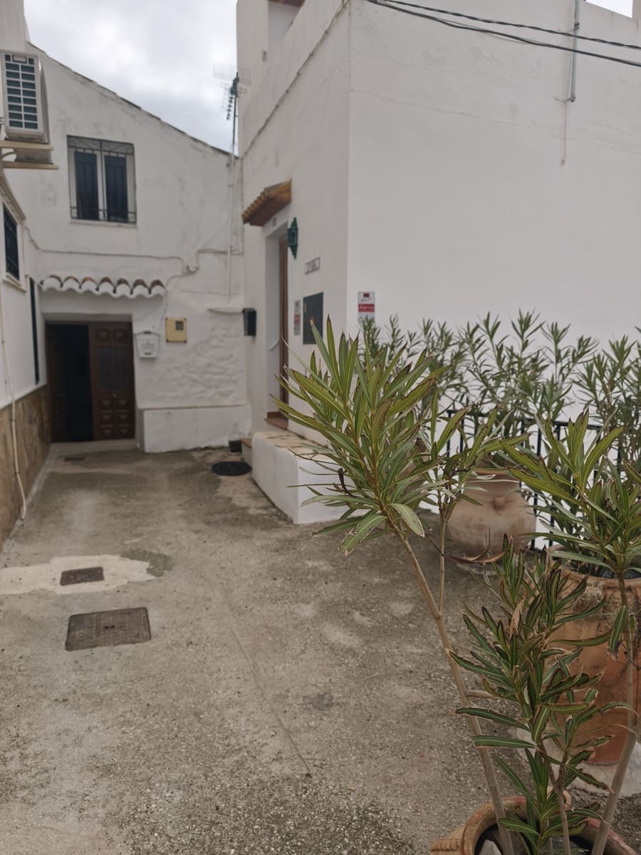 3 sovrum Hus att hyra i Sedella med garage - 600 € (Ref: 9675936)