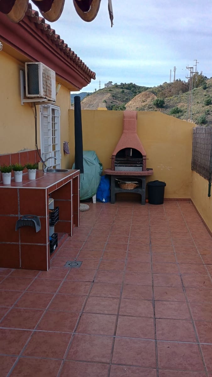 2 slaapkamer Flat te huur in Rincon de la Victoria met zwembad garage - € 1.250 (Ref: 9676549)