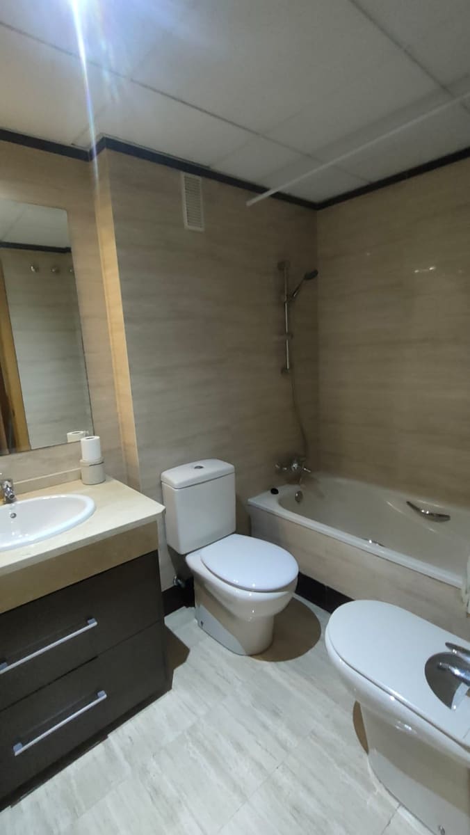 2 slaapkamer Flat te huur in Malaga stad met zwembad - € 1.400 (Ref: 9677893)